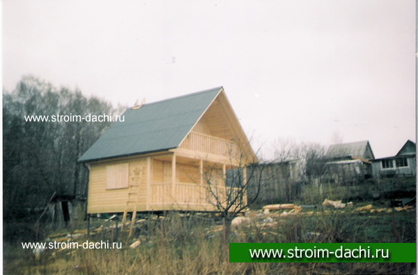 дом с деревянными ставнями